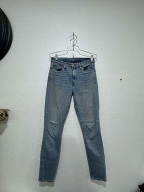 ética Tyler High Rise Slim Skinny Jeans in Light Indigo Wash